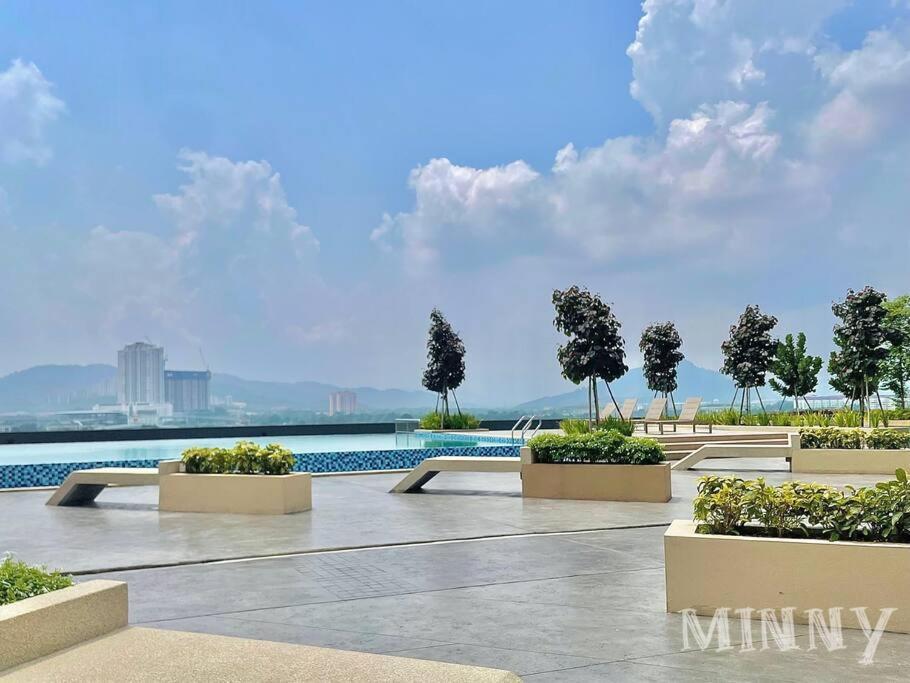 Netizen Near Mrt Couple Balcony Suite #31 Kampong Bukit Dukong Exterior photo