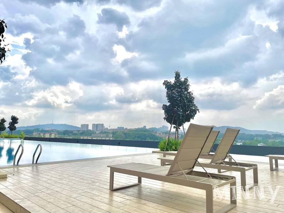 Netizen Near Mrt Couple Balcony Suite #31 Kampong Bukit Dukong Exterior photo