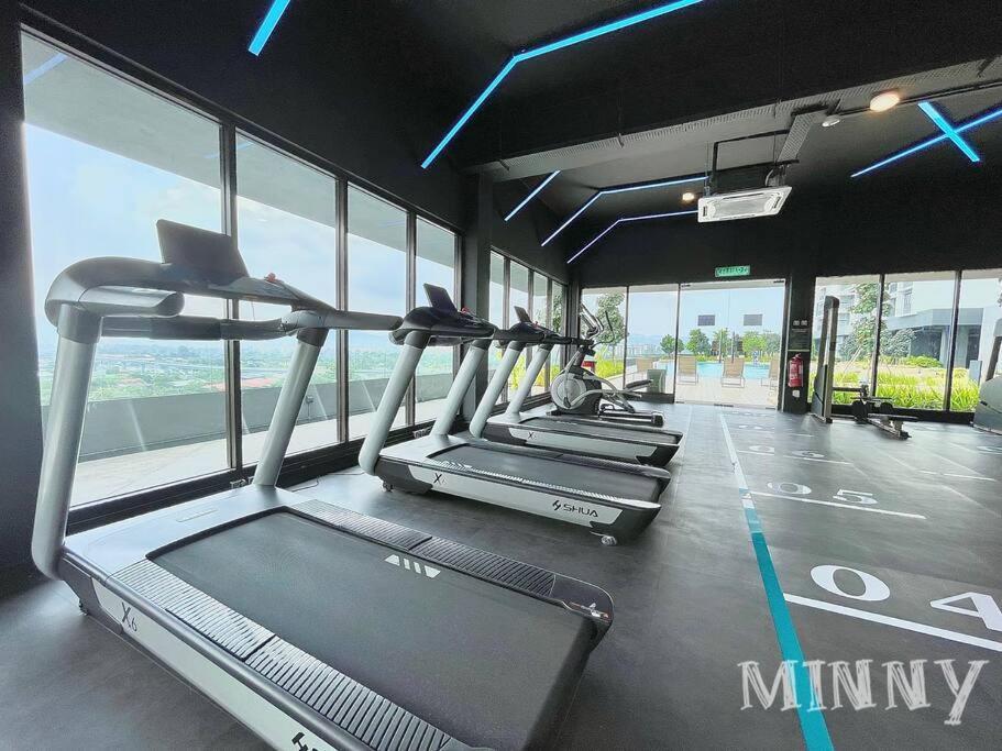 Netizen Near Mrt Couple Balcony Suite #31 Kampong Bukit Dukong Exterior photo