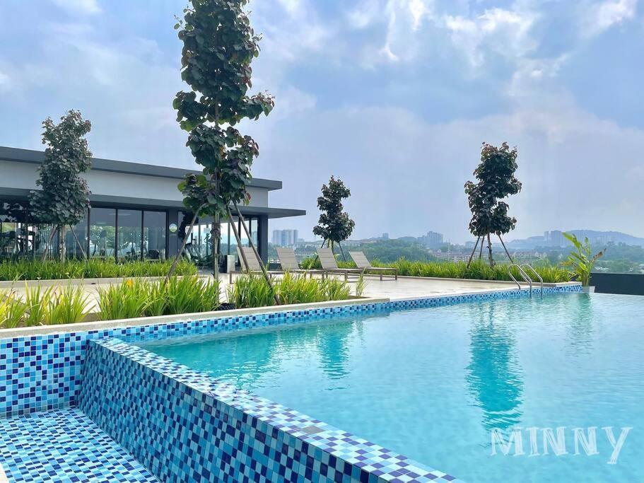 Netizen Near Mrt Couple Balcony Suite #31 Kampong Bukit Dukong Exterior photo