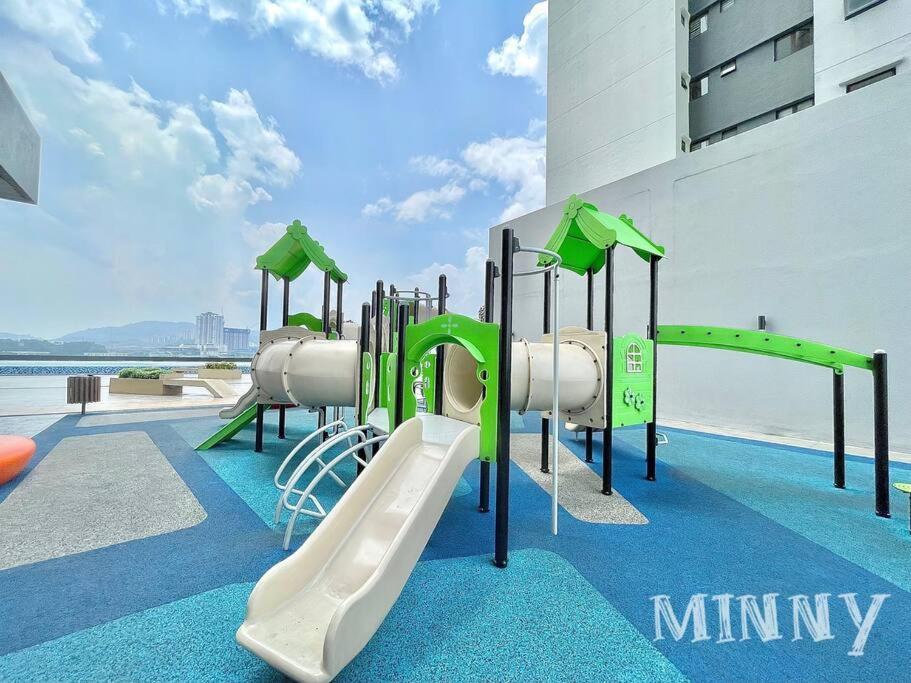 Netizen Near Mrt Couple Balcony Suite #31 Kampong Bukit Dukong Exterior photo