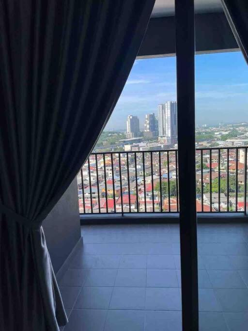 Netizen Near Mrt Couple Balcony Suite #31 Kampong Bukit Dukong Exterior photo